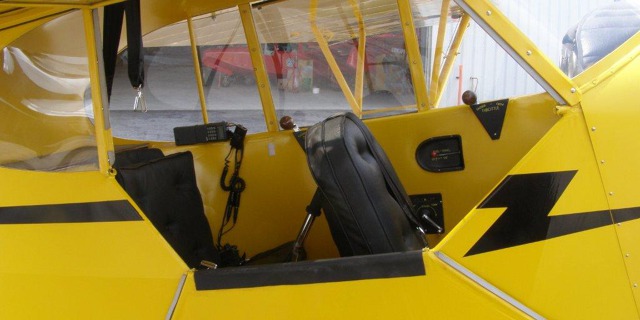 j3_cub_detail_kabina.jpg
