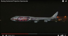 Boeing 747-8, hlavní hrdina spektkulární vizuální show ke stému výročí Boeingu. 