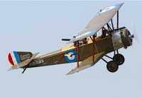 Do výzbroje čs. leteckých oddílů se dostalo i několik dvoumístných britských letounů Sopwith Strutter. Na obrázku replika tohoto letounu. Foto: Roman Peták