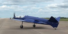 Modrý sen - projekt, během něhož Scotty Wilson a jeho tým postavili repliku unikátního letounu. bugatti_100p_first_flight_web_1.jpg