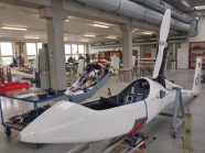 Samostartující kluzák 304MS Shark