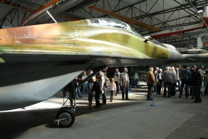 mig-29,_nový_přírůstek_do_sbírek_vhÚ_v_hangáru_č._40.jpg