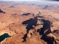 05_skalní_útvary_kolem_lake_powell,_arizona_1280x853.jpg