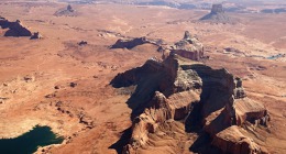 Skalní útvary kolem Lake Powell, Arizona