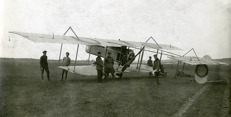 ppor._melč_první_zprava_před_letadlem_farman_30_vlétě_1918_v_ufě._800x581.jpg