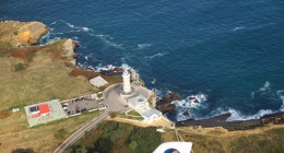 Maják Cabo de Lata, severně od Santanderu.