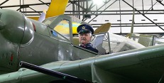 Josef Pavlík v kokpitu letounu Avia S-199 zvaného Mezek v Leteckém muzeu Kbely. Usedl do něj po více než šesti desítkách let. Foto: Michal Beran, Flying Revue p1430053_1024x681.jpg
