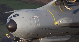 Nízký průlet Airbusu A400M-180 ve waleském údolí Mach Loop v lednu 2017. Foto: Ben Collins 