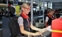 Helena Kocourková, check-in agentka, Czech Airlines Handling check-in_odbavení_cestujících_a_jejich_zavazadel_1200x801.jpg