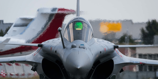 Francouzský stíhací letoun Dassault Rafale. Le Bourget 2017. Zdroj: Siae f_53f825ea883cd44a7b2aa64e4094afbc559681be952b9_1200_675-min.png