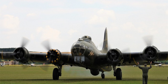 boeing_b-17g_sally_b_foto_michal_Čupa.jpg