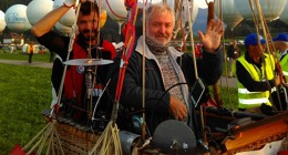 Aleš Vašíček (vlevo) a Jan Smrčka zdraví čtenáře Flying Revue pět minut před startem. Foto: Tomáš Sitta