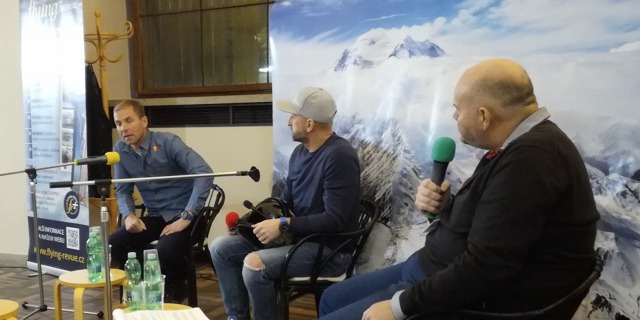 martin_Šonka_a_petr_kopfstein_na_besedě_v_rámci_výstavy_báječný_svět_létání_v_karolinu._foto_jan_dvořák,_flying_revue_22.jpg