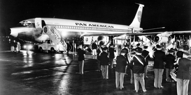boeing_707_pan_am_clipper_america_na_letišti_v_new_yorku_1280x886_-min0.jpg