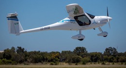 První let certifikovaného letounu s elektrickým motorem v Austrálii. Pipistrel Alpha Electro na letišti Jandakut u Perthu. Zdroj: Electro.Aero