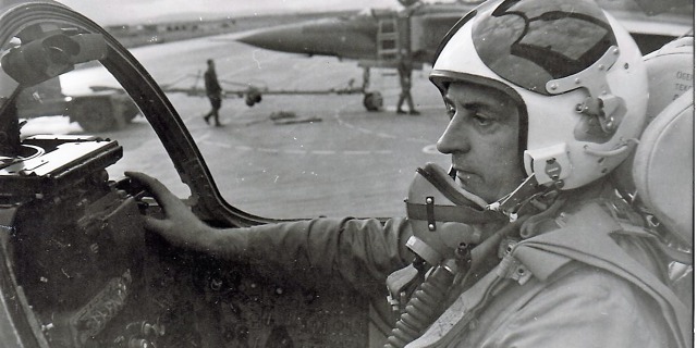 v_kabině_mig-23_008.jpg