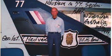 Návštěva gen. Vladimíra Nedvěda u 77. squadrony RAAF ve Williamtownu, září 1999. září_1999,_báze_raaf_williamtown,_návštěva_gen._vladimíra_nedvěda_u_77._squadrony_raaf....jpg