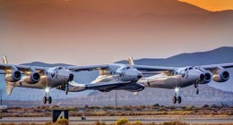 VMS Eve přistává s SS2. Zdroj: Virgin Galactic