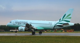 Airbus A319 kyperské společnosti Cyprus Airways právě přistává na dráze 24 Letiště Václava Havla Praha při inauguračním letu linky Larnaka - Praha. Foto: Letiště Praha