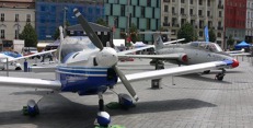 Slavná letadla uplynulého století československého leteckého průmyslu: Zlín Z-42 a L-29 Delfín. p1050068_slavná_letadla_uplynulého_století_československého_leteckého_průmyslu._zlin_z-42_a_l-29_delfín._1280x960.jpg