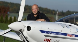 Jiří Pruša u expedičního letounu Dynamic WT-9 registrace OK-LEX