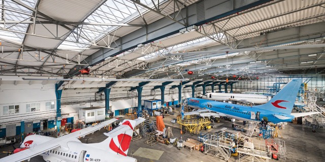 csat_hangarf_basemaintenance_1280x853.jpg