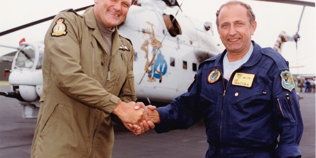 fairford_29.7.1994_blahopřání_po_úspěšné_letové_ukázce._1280x975_-min0.jpg