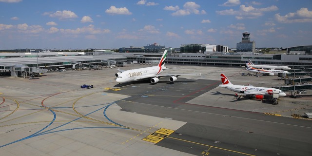Airbus A380 společnosti na odjezdu ze stojánky Letiště Praha. Foto: Letiště Praha 