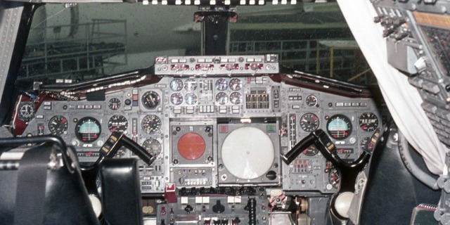 pilotní-kabina-prvního-prototypu-concorde-po-doplnění-dalšími-přístroji._1050x683_-min.jpg