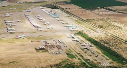 Pinal Aipark je opravárenská báze a odkladiště nepotřebných letadel, Arizona, USA. 