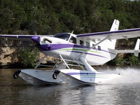 Na přání je možné Kodiaka opatřit klasickými nebo obojživelnými plováky. Zde s plováky Wipline 7000. quest_kodiak_on-wipline-7000-floats-01_1280x853_-min.jpg