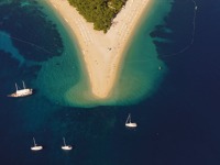 Proslulá pláž Zlatni Rat na ostrově Brač. 14a_1280x853_-min.jpg