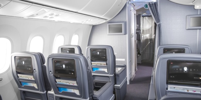american_airlines_b787_premium_economy-min.jpg