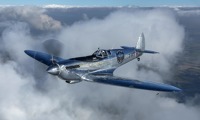 Stříbrný Spitfire obletí Zemi pod registrací G-IRTY. Zdroj: Zdroj: Silver Spitfire – The Longest Flight silver-spitfire-4-543859.jpg