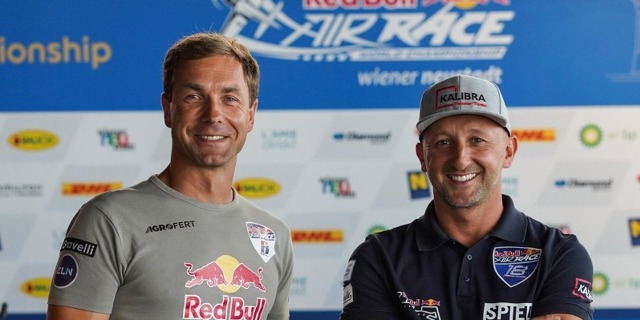 red-bull-air-race-demo-martin-sonka-petr-kopfstein_2_-min.jpg