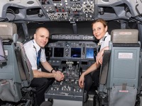 Pohled do kokpitu simulátoru B737 v CATC Praha. Foto: CATC Praha kpmlú-min.jpg
