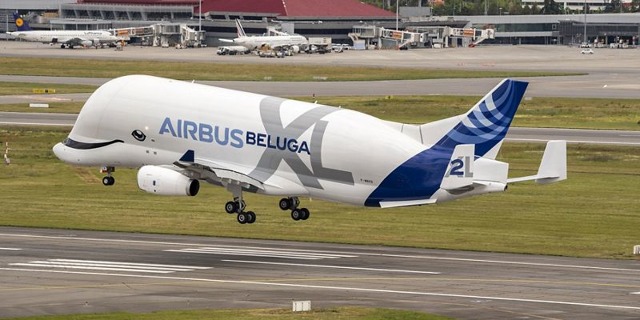 airbus-50th-years-anniversary-formation-flight-landing-004.jpg