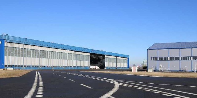 csat_hangars_panorama_1280x396_optimized.jpg