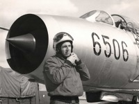 Sedmdesátá léta a Su-7BKL se svým pilotem Zdeňkem Kadlecem. Tento konkrétní stroj dnes můžete vidět v leteckém muzeu v Trenčíně. Foto: Archiv Z. Kadlece sedmdesátá_leta_a_su-bkl.jpg