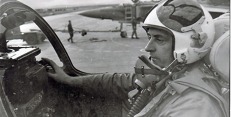 V kabině MiG-23. Foto: Archiv O. Pelčáka v_kabině_mig-23_008.jpg