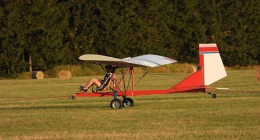 Káně Hugo, line-up to runway 08 and roll-off