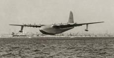 01-hughes_h-4_hercules_první_let.jpg