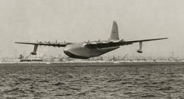 Hughes Aircraft H-4 Hercules při svém prvním a posledním letu